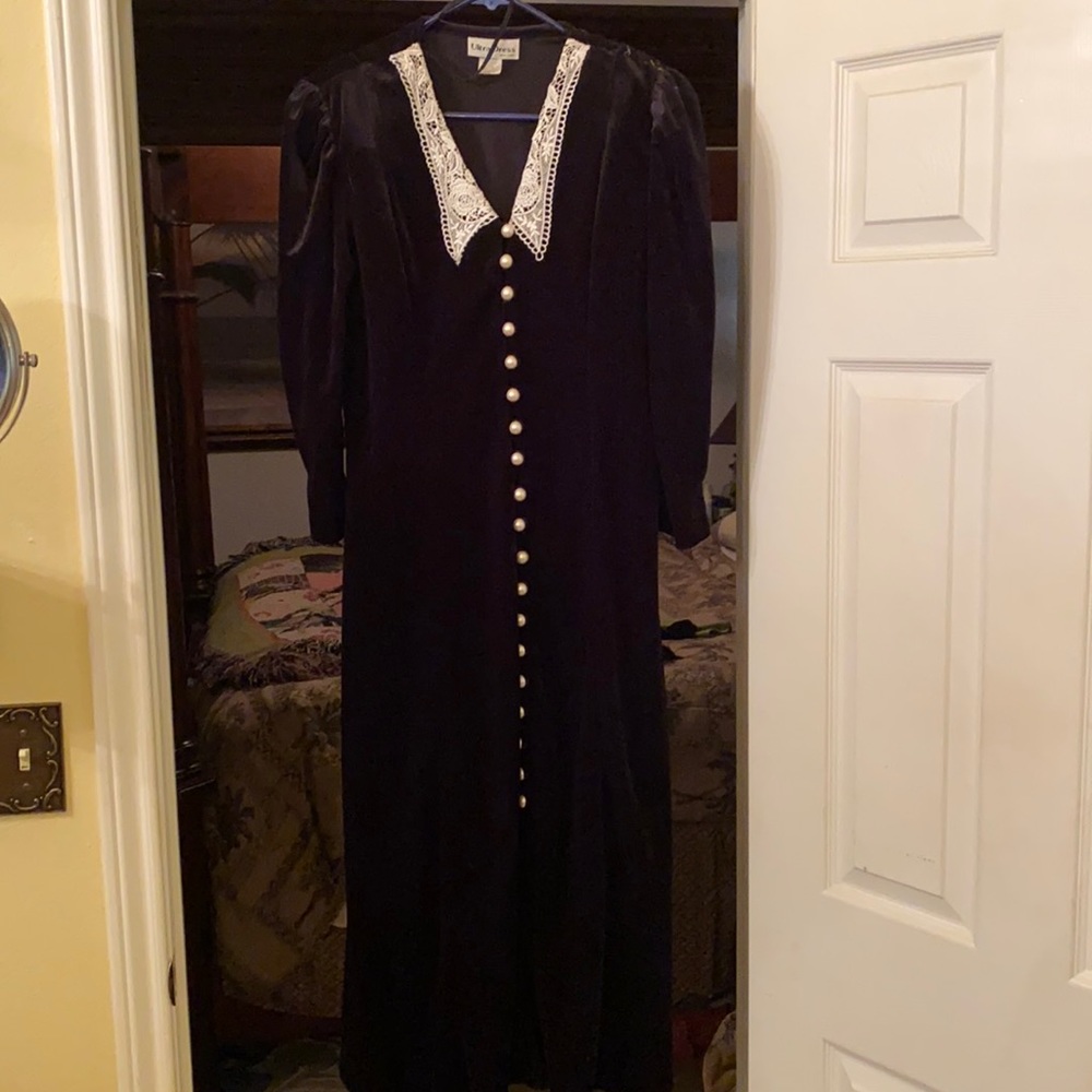 UltraDress Size 8 black dress